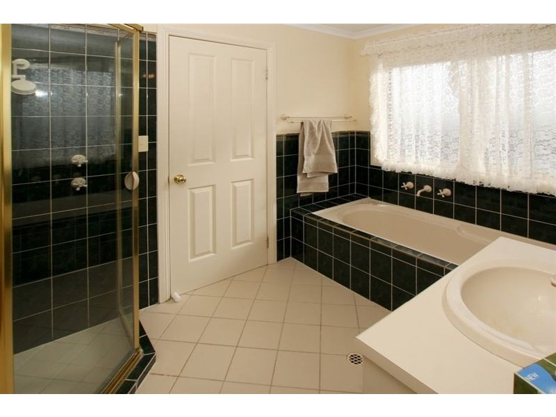 4 Gulfview Drive, Chandlers Hill SA 5159