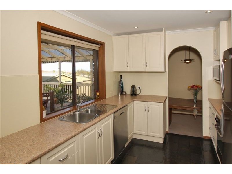 25 Moor Crescent, Hallett Cove SA 5158