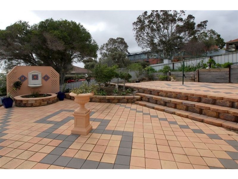 4 Moora Street, Hallett Cove SA 5158