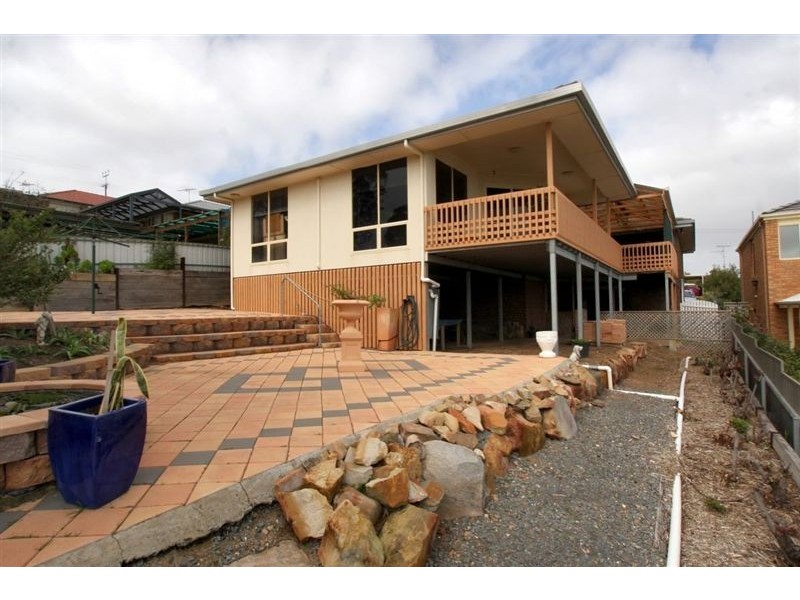 4 Moora Street, Hallett Cove SA 5158