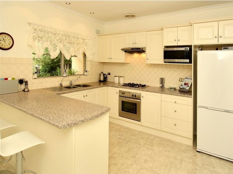 11 York Street, Happy Valley SA 5159