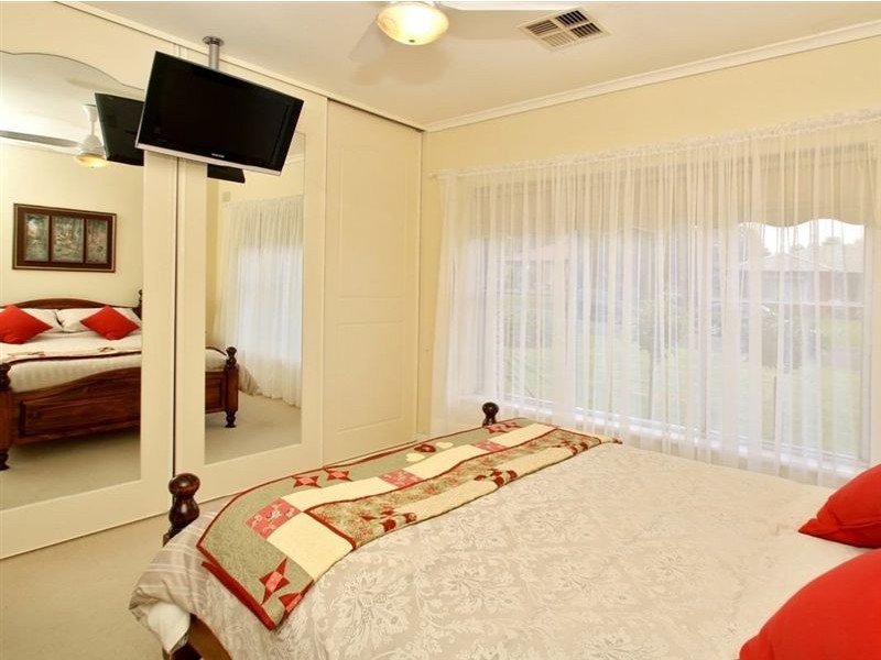 11 York Street, Happy Valley SA 5159