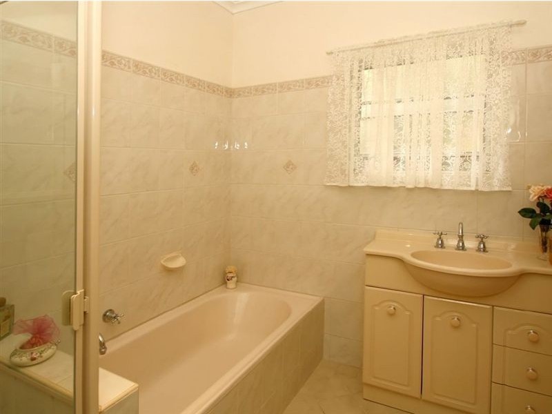 11 York Street, Happy Valley SA 5159