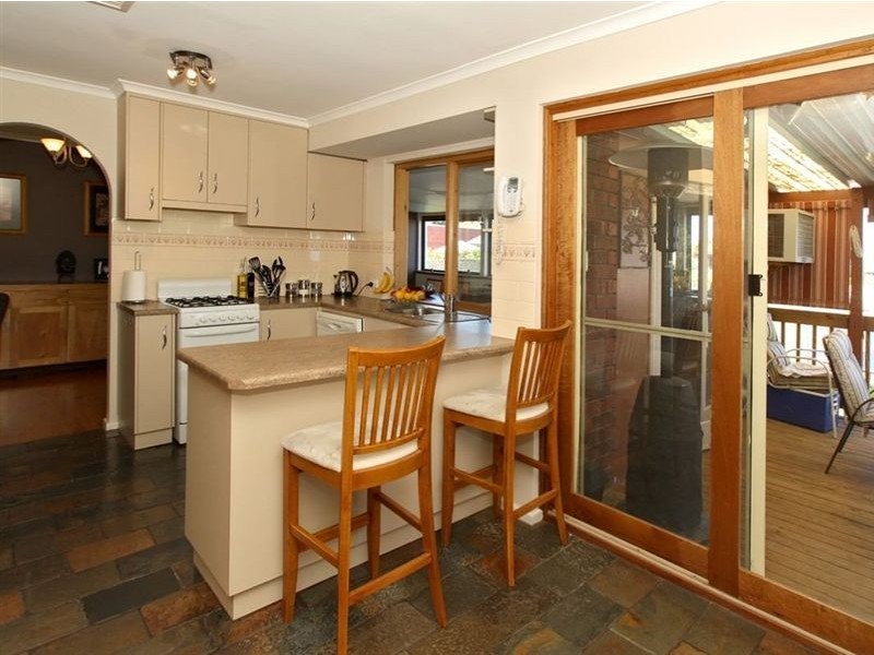 11 Thermopylae Crescent, Hallett Cove SA 5158