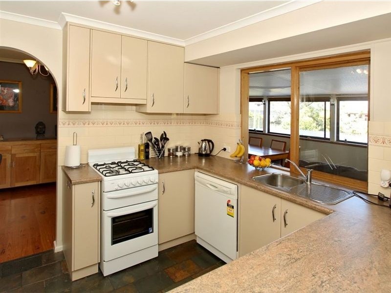 11 Thermopylae Crescent, Hallett Cove SA 5158