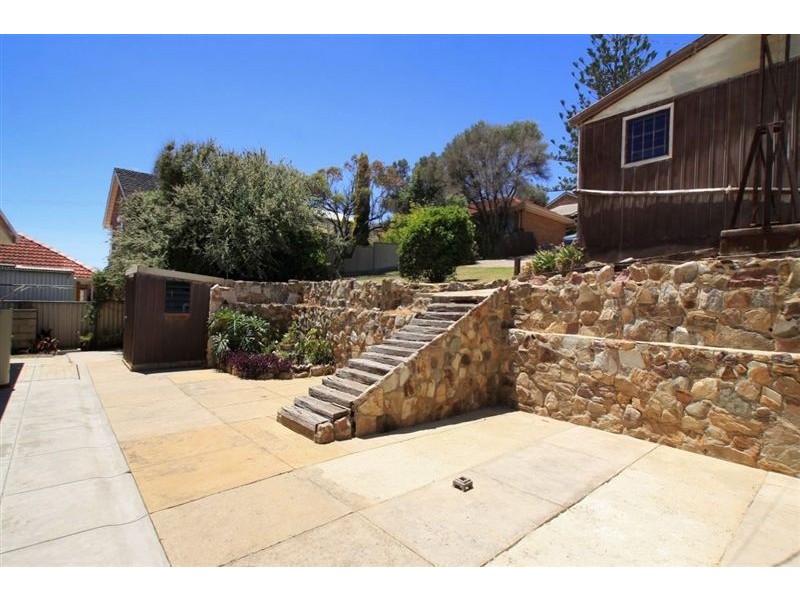 4 Marine Avenue, Hallett Cove SA 5158