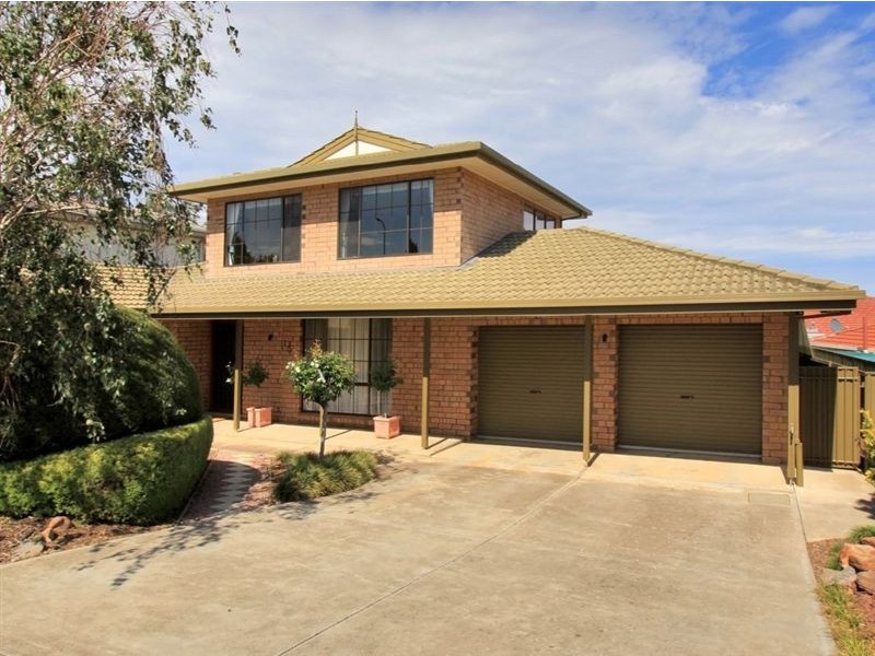 15 Coorabie Crescent, Hallett Cove SA 5158