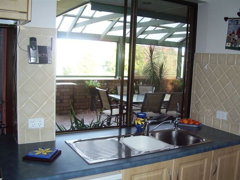15 Coorabie Crescent, Hallett Cove SA 5158