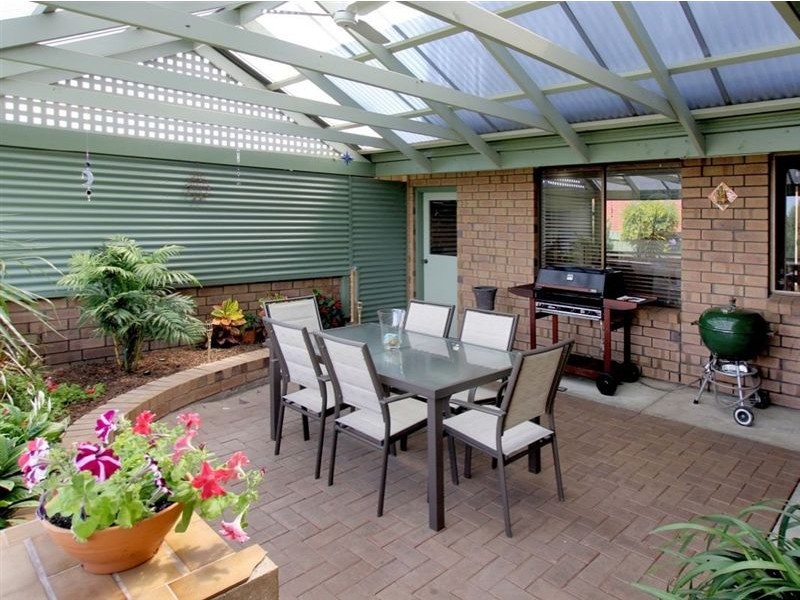 15 Coorabie Crescent, Hallett Cove SA 5158