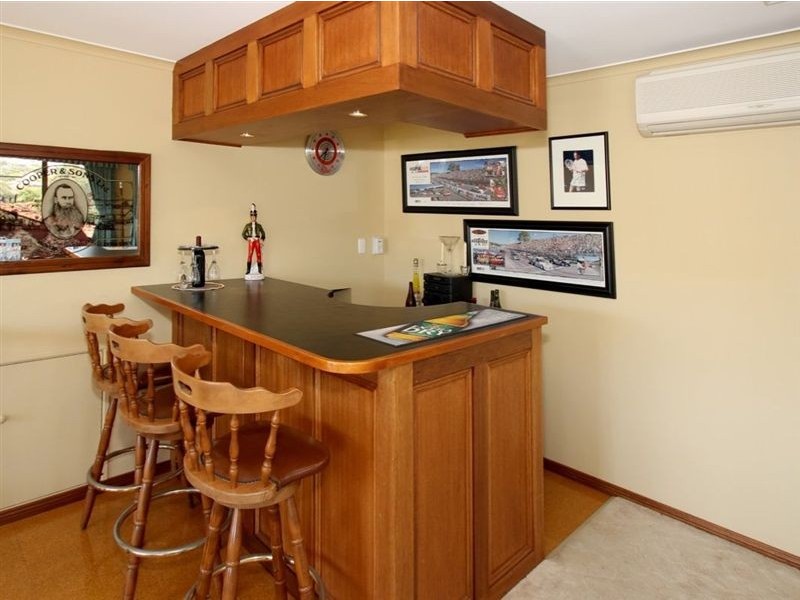 15 Coorabie Crescent, Hallett Cove SA 5158