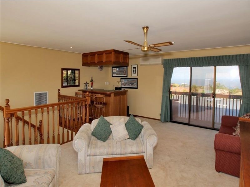 15 Coorabie Crescent, Hallett Cove SA 5158