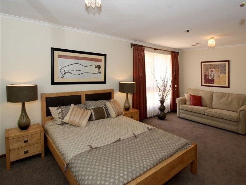 34 Dutchman Drive, Hallett Cove SA 5158