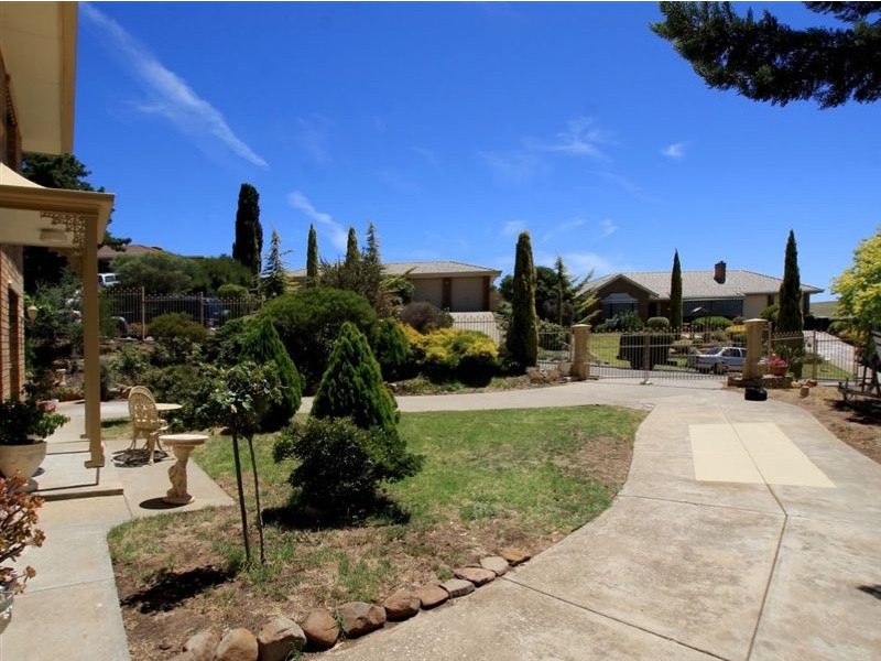 10 Admella Court, Hallett Cove SA 5158