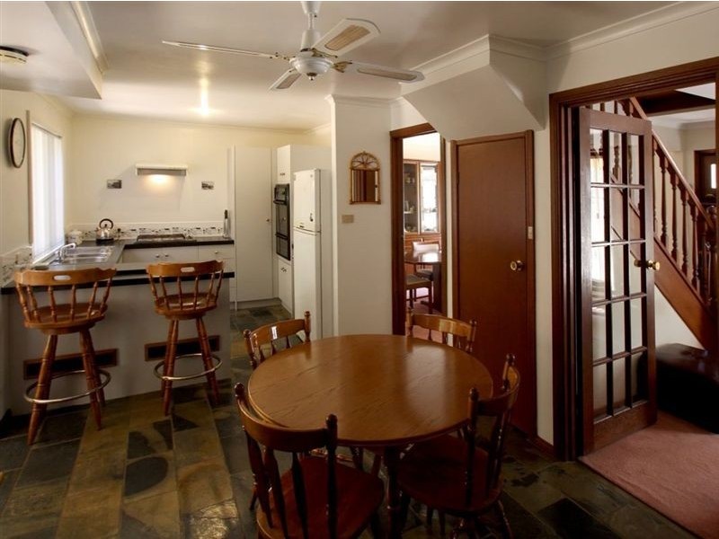 10 Admella Court, Hallett Cove SA 5158