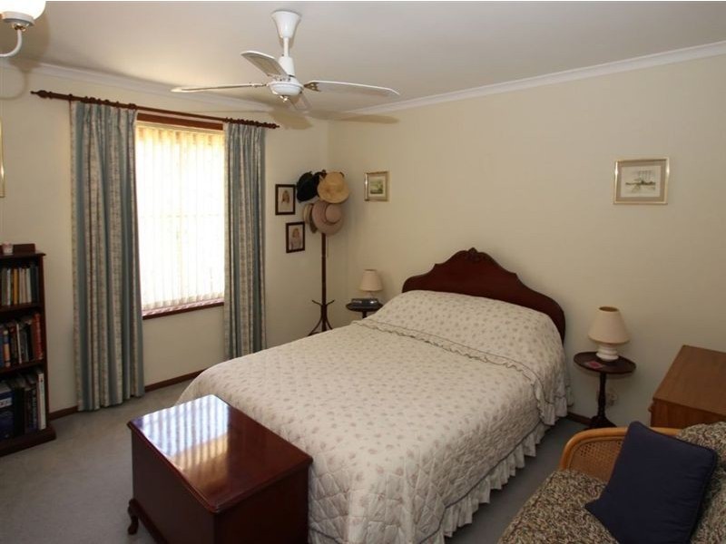 10 Admella Court, Hallett Cove SA 5158