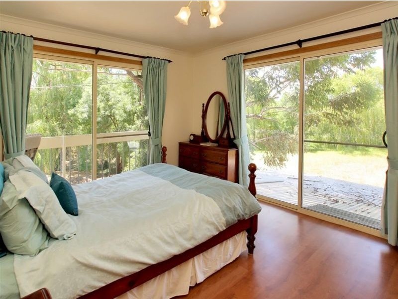 15 Banff Court, Happy Valley SA 5159