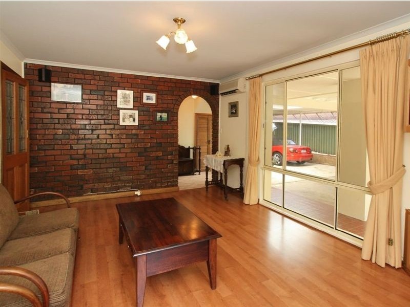 15 Banff Court, Happy Valley SA 5159