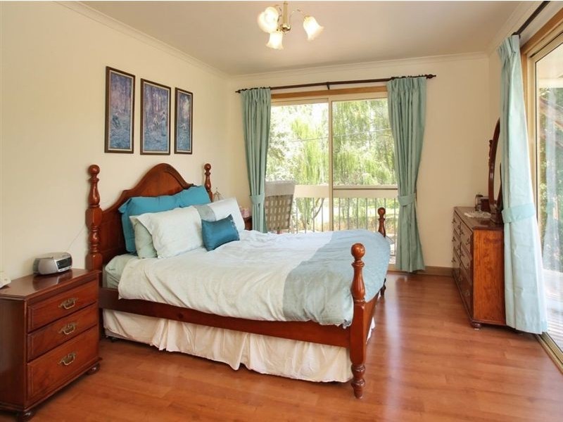 15 Banff Court, Happy Valley SA 5159