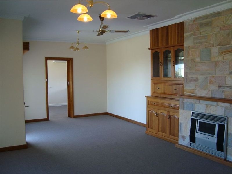 4 Warren Cr, Panorama SA 5041