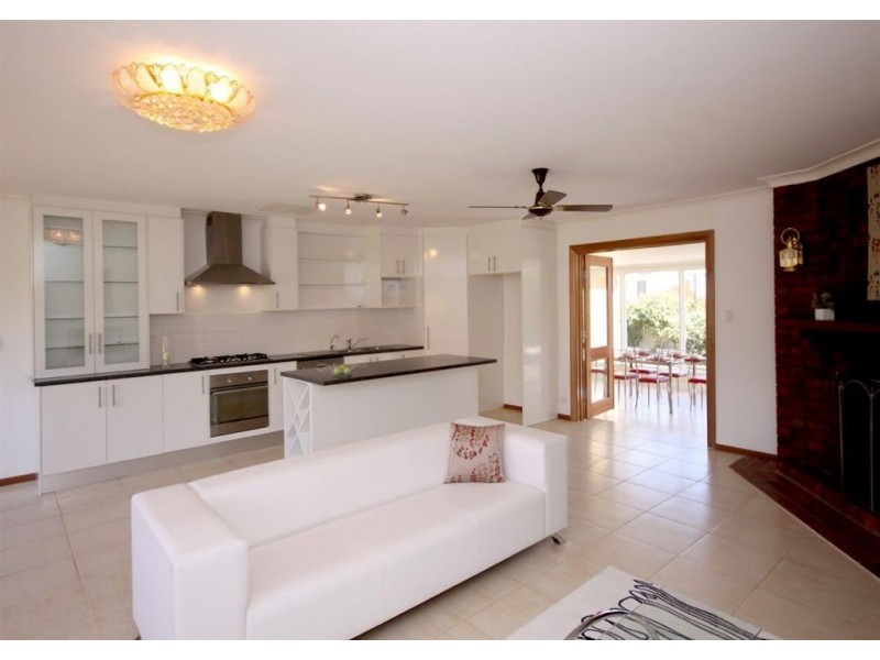 24 Dutchman Drive, Hallett Cove SA 5158
