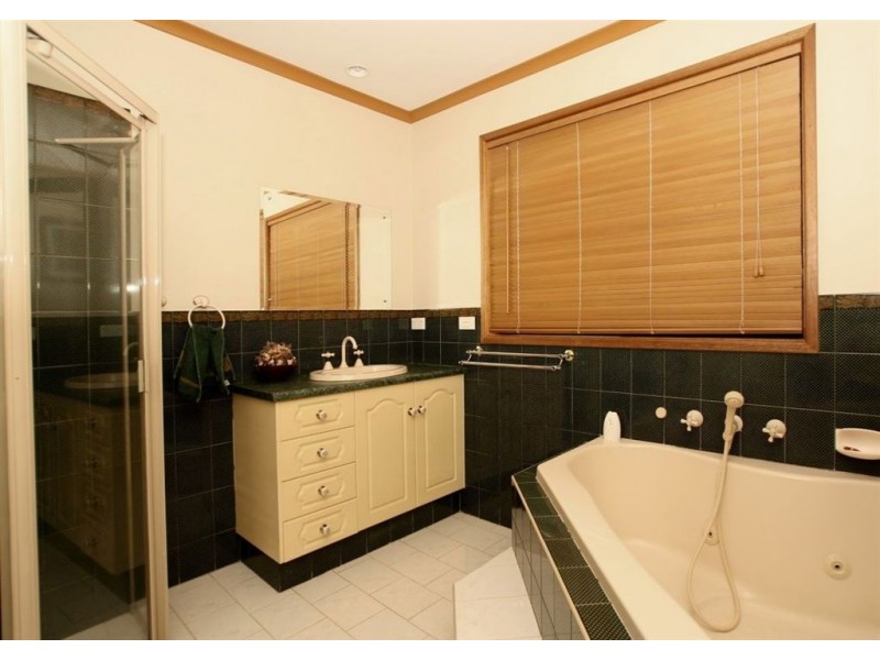 8 Jacaranda Place, Aberfoyle Park SA 5159