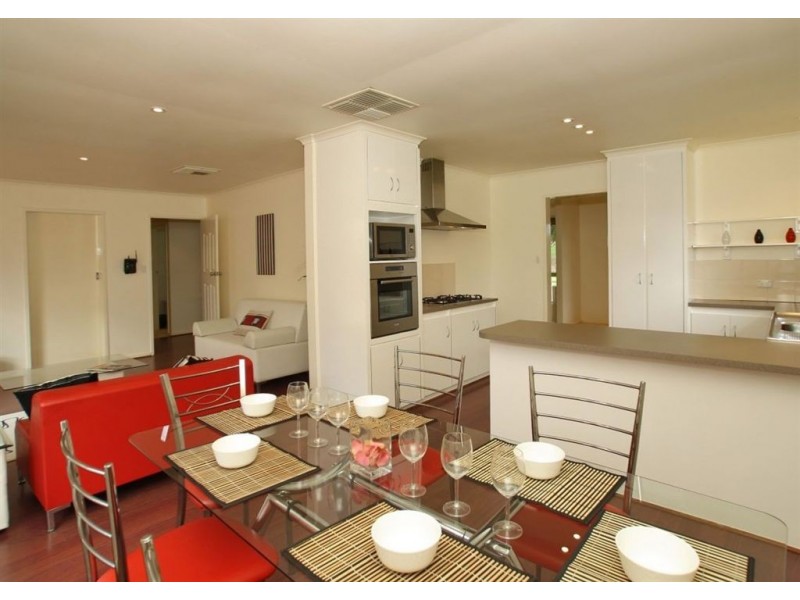 18 Medway Street, Hallett Cove SA 5158