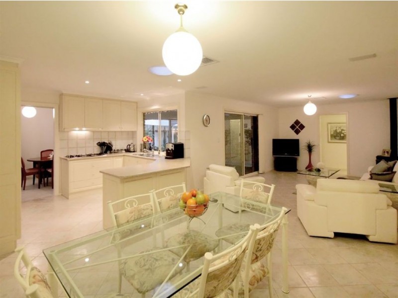 13 Dutchman Drive, Hallett Cove SA 5158