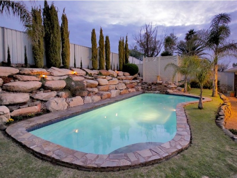 13 Dutchman Drive, Hallett Cove SA 5158