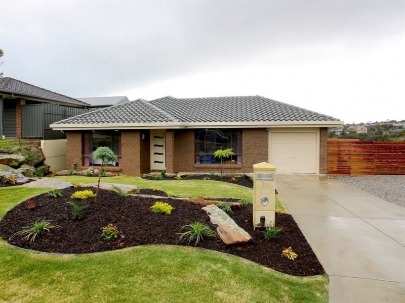 19 Caswell Drive, Hallett Cove SA 5158