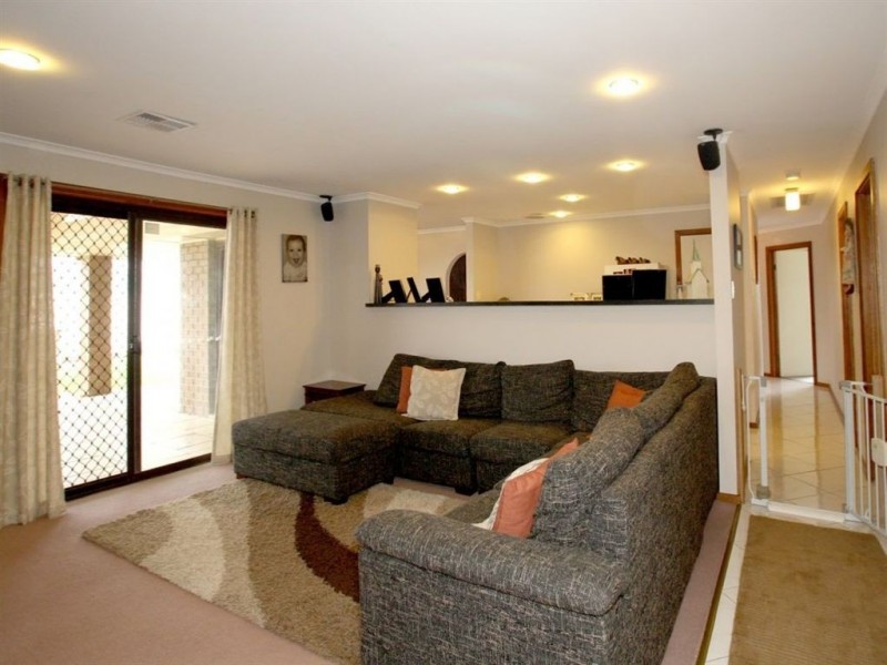 19 Caswell Drive, Hallett Cove SA 5158