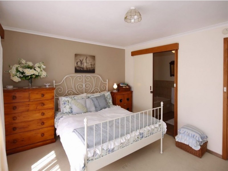 3 Gledsdale Road, Hallett Cove SA 5158