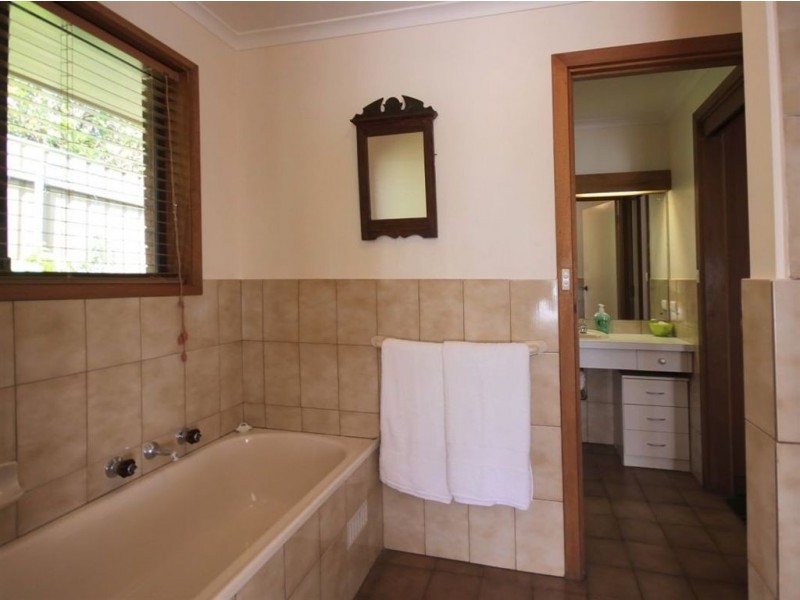 3 Gledsdale Road, Hallett Cove SA 5158
