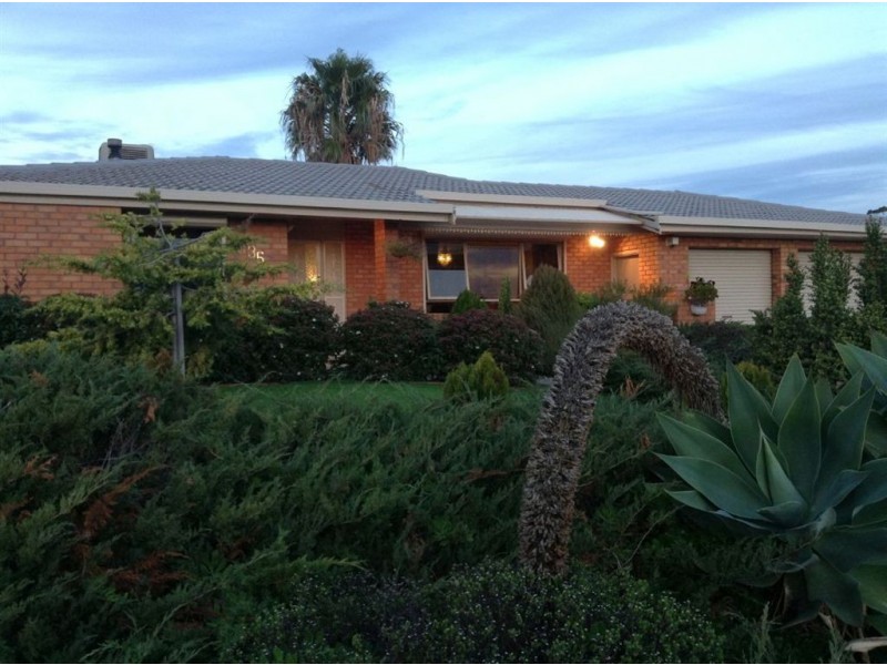 35 Dutchman Drive, Hallett Cove SA 5158