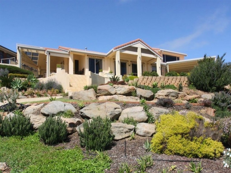 5 Dutchman Drive, Hallett Cove SA 5158