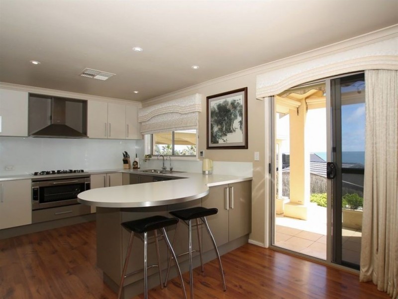 5 Dutchman Drive, Hallett Cove SA 5158