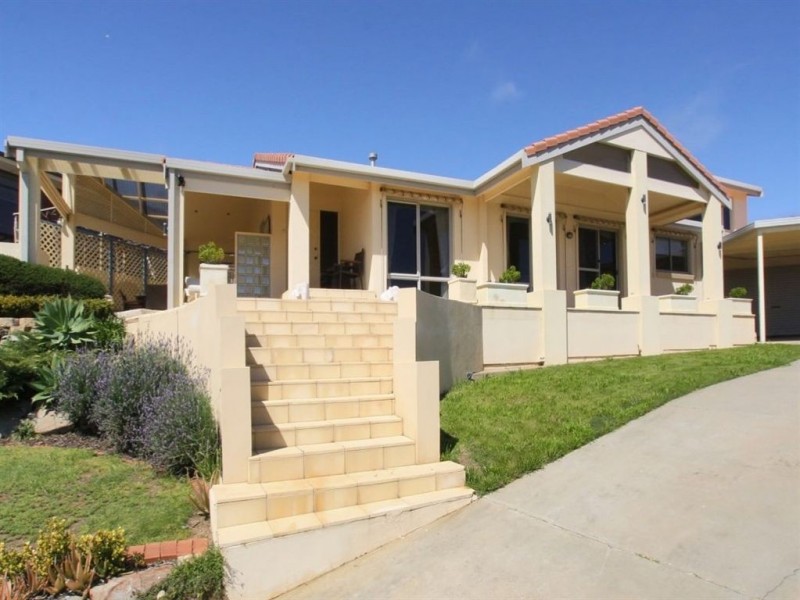 5 Dutchman Drive, Hallett Cove SA 5158