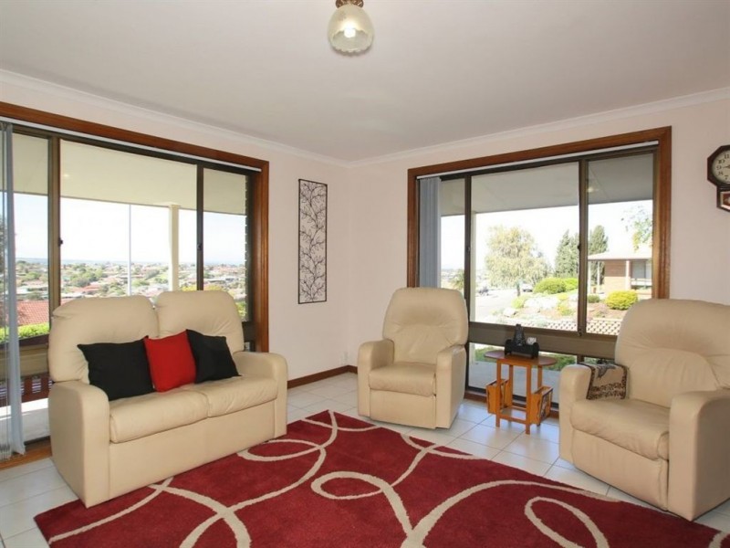 9 Spinnaker Cct, Sheidow Park SA 5158
