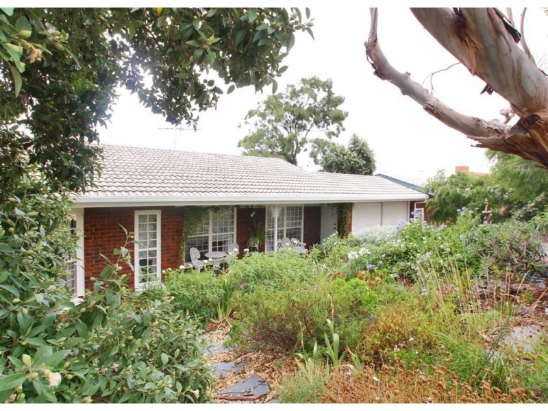 11 Mayflower Crescent, Hallett Cove SA 5158