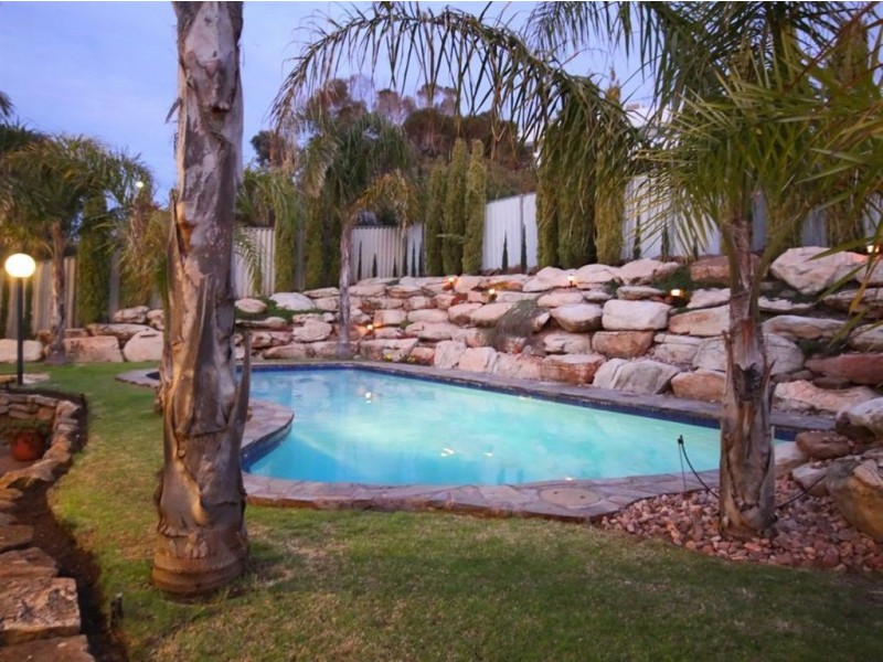 13 Dutchman Drive, Hallett Cove SA 5158