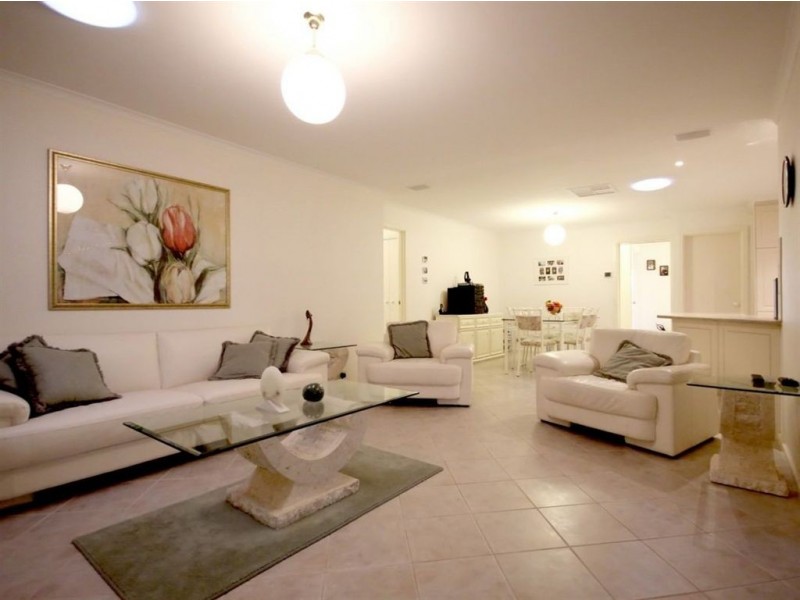 13 Dutchman Drive, Hallett Cove SA 5158