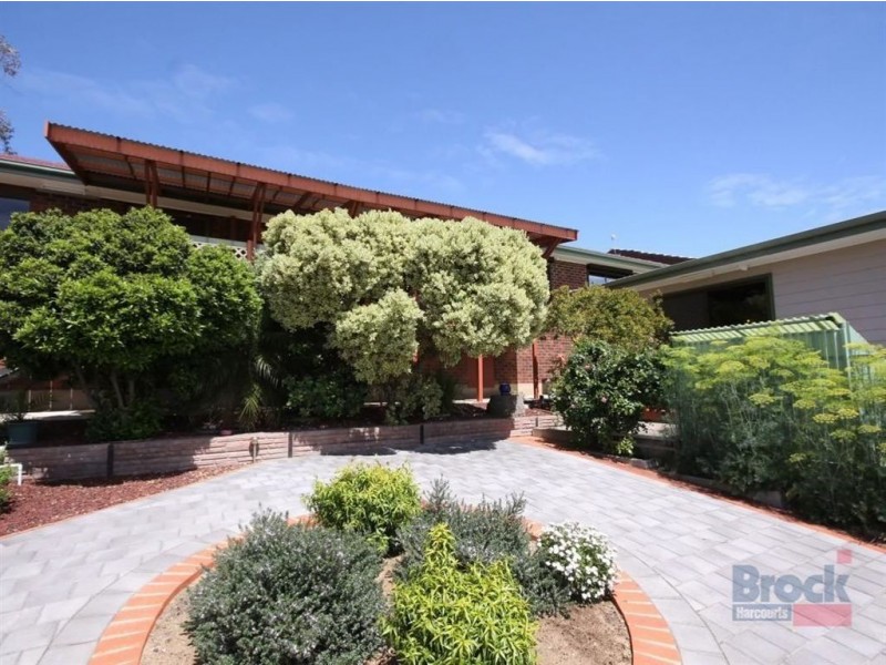 15 Madeline Crescent, Hallett Cove SA 5158