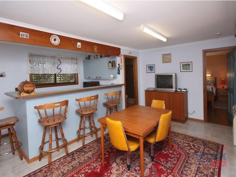 15 Madeline Crescent, Hallett Cove SA 5158