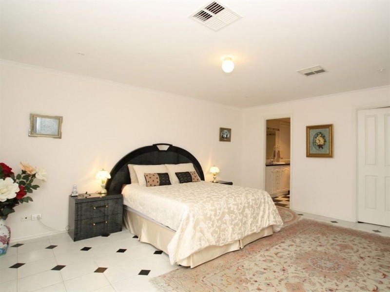 6 Gamma Crescent, Panorama SA 5041