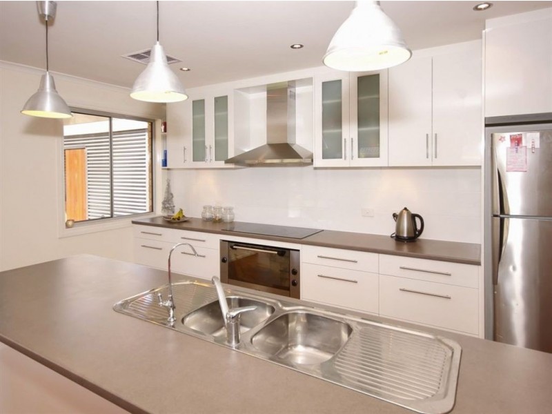 6 Moor Crescent, Hallett Cove SA 5158