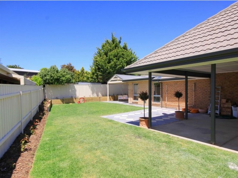 6 Moor Crescent, Hallett Cove SA 5158