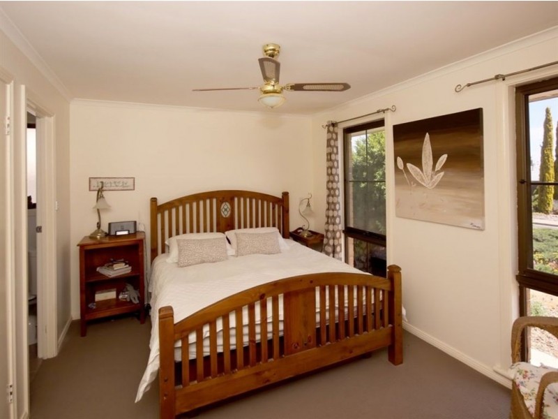 6 Moor Crescent, Hallett Cove SA 5158