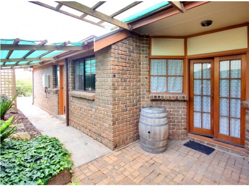 18B Moor Crescent, Hallett Cove SA 5158