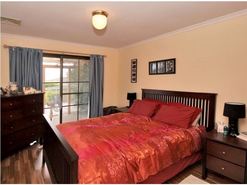 18B Moor Crescent, Hallett Cove SA 5158