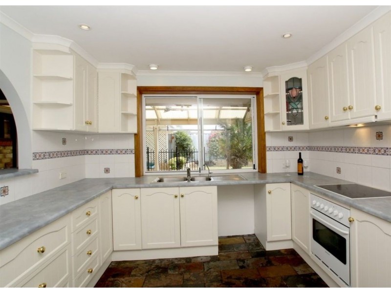 30 Lepena Crescent, Hallett Cove SA 5158