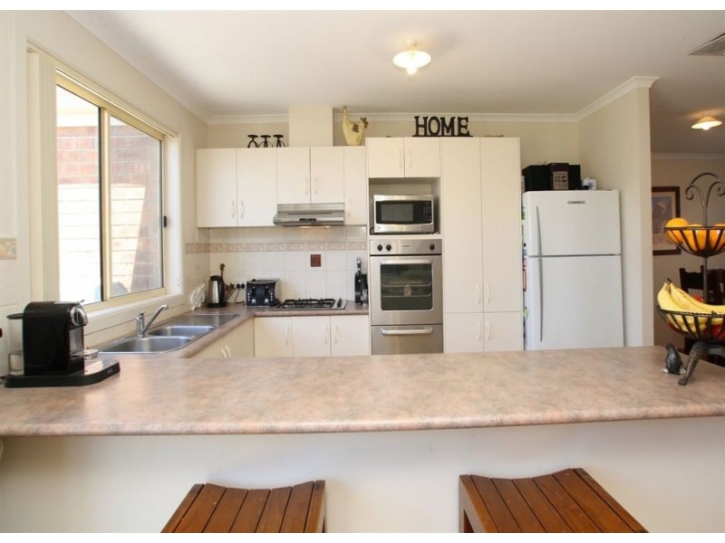 16 Barracoota Crescent, Aldinga Beach SA 5173